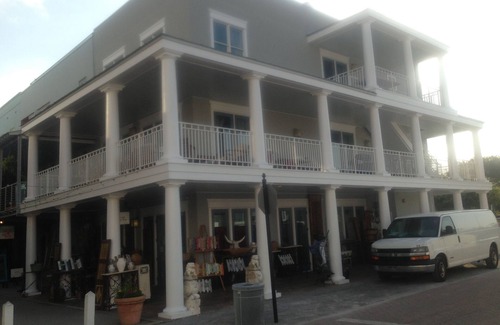 Seaside Apartment | .Deniz in Heart of Seaside PET FRIENDLY,WE HAVE PRIVATE BEACH ACCESS