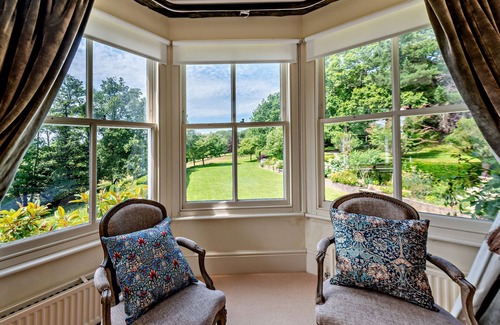 Robertsbridge House | Denswood House - Six Bedroom House, Sleeps 12