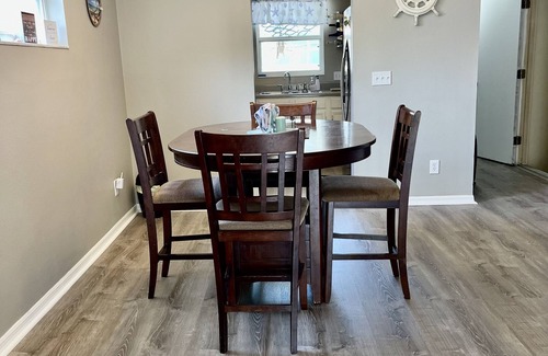 Tarpon Springs House | "DEO'S BEACH HOUSE" - RELAXING GETAWAY THAT STILL FEELS LIKE HOME.