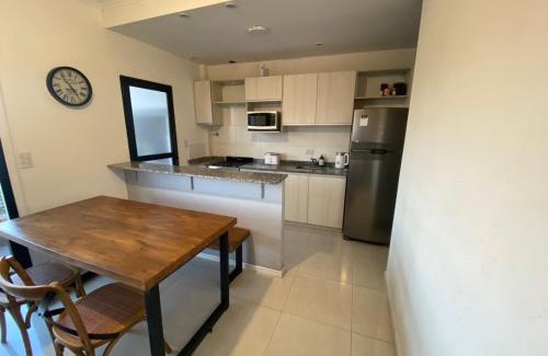 Corrientes Apartment | Departamento con gran balcón a la calle y parrilla