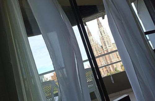La Plata Apartment | Departamento Plaza Moreno con balcón