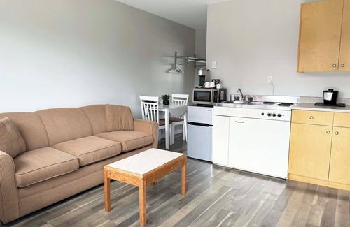 Regional District of Nanaimo Hotel | Departure Bay Motel