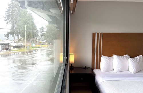 Regional District of Nanaimo Hotel | Departure Bay Motel