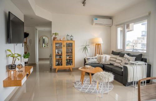 Punta Mogotes Apartment | Depto Romi - Depto Vista al Mar Zona Punta Mogotes Para 4 PAX Con cochera - Hola Sur