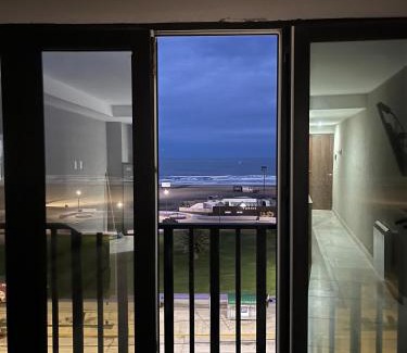 Necochea Apartment | Depto vista directa al mar con Piscina climatizada