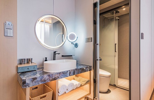 Chaoyang Hotel | Dequan Landscape Hote