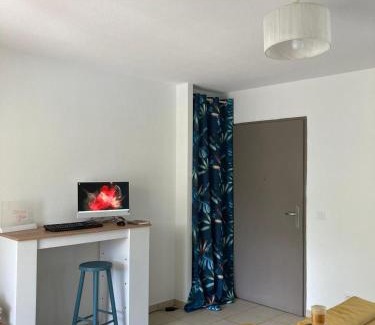 Circuit 1C1 Apartment | Des Racines & Des Ailes