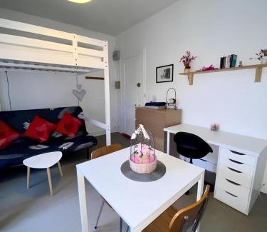 Gare-Jouvenet Apartment | Descamps