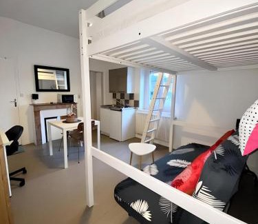 Gare-Jouvenet Apartment | Descamps