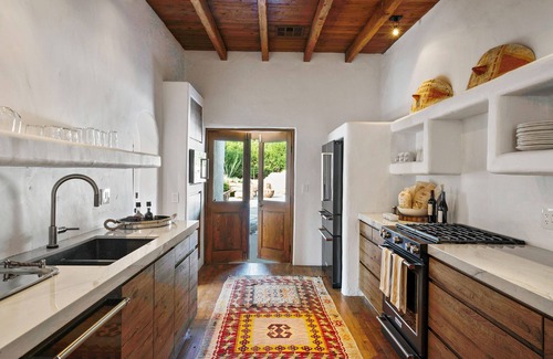 Magnesia Falls Cove House | Desert Bali Escape