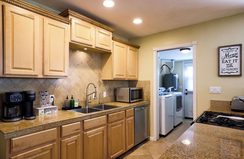 Papago Parkway House | Desert Dream Home Near Old Town, Dogs Welcome!