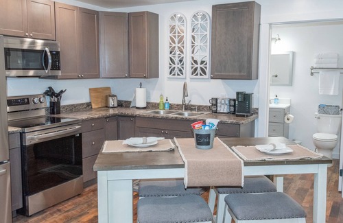 Broadwater County Apartment | Desert Drive Darling