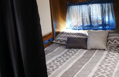 Meadview RV Rental | Desert Farmhouse Glamping- SkyWalk, Lake Mead, Site Seeing, Hiking, Fishing