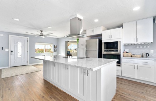 Landers House | Desert Oasis: Firepit, Stars, 5 Acres, Joshua Trees