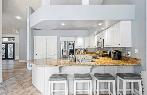 Val Vista Lakes House | Desert Oasis in Val Vista Lakes - Heated Pool