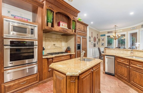 East Mesa House | Desert Paradise Retreat | Luxe 5BR w/Pool in Mesa