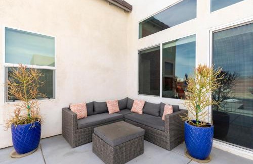 Desert Hot Springs House | Desert Picasso! Pool, Spa, Games, Mountain Views