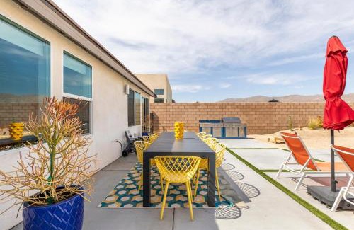 Desert Hot Springs House | Desert Picasso! Pool, Spa, Games, Mountain Views