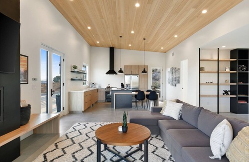 Yucca Valley House | 🌵 Desert Ridge - Hot Tub, Fire Pit, BBQ, Out Door Shower & Star Gazing 🌵