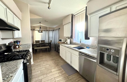 Tucson House | Desert Rose is a spacious 3 bedroom 2 bath house close to downtown