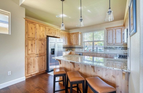 Redmond House | Desert Sky Daydream: Eagle Crest Golf Resort + EV