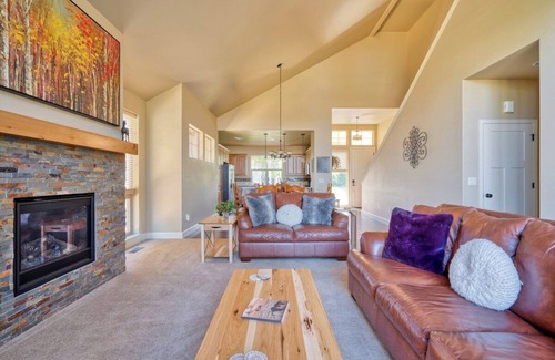 Redmond House | Desert Sky Daydream: Eagle Crest Golf Resort + EV