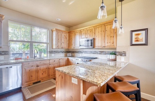 Redmond House | Desert Sky Daydream: Eagle Crest Golf Resort + EV