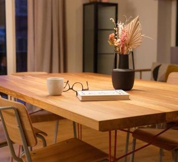 Muhldorf Apartment | Design-Apartment mit Terrasse & Abendsonne I 71 m2 in alter Villa im Almtal I Parkplatz inklusive