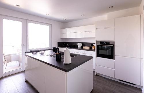 Pellenz Apartment | Design Apartment zentral für 6 in Andernach: Ausblick, WiFi, Küche