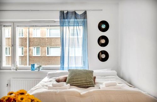 Punavuori Apartment | Design District w King Bed, Netflix, tram and bus nearby