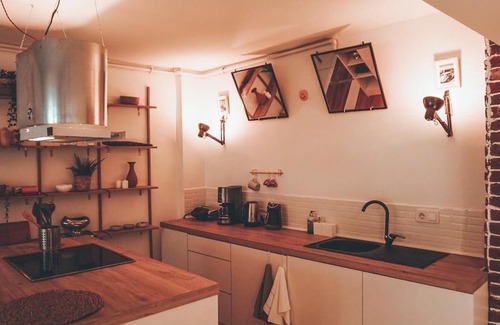 Besiktas Apartment | Design House with Garden in Besiktas Next to Zorlu