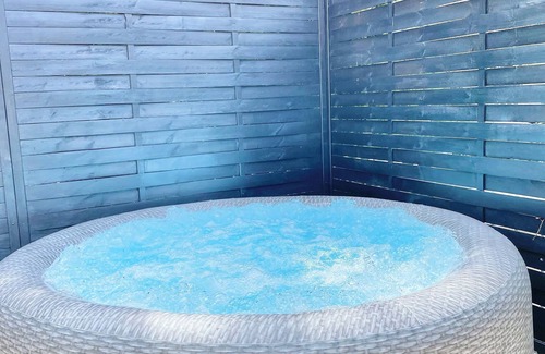 Wiesbaden Apartment | Design Loft - Whirlpool - Terrasse - 4 Personen - Zentral