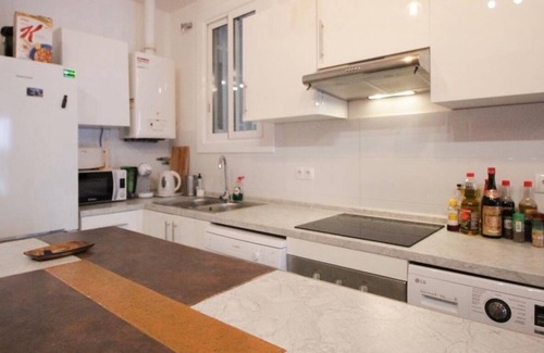 L'Antiga Esquerra de l'Eixample Apartment | Design Modernista 2-Bedroom with Terrace Garden