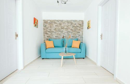 Nea Peramos Apartment | Design Suites Efharis (Sauvignon)