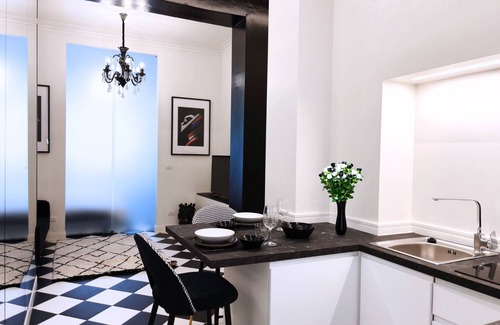 Milan Apartment | Designed 2 rooms Milano Center shopping area, Subway to Airport and Fiera Milano