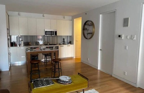 Williamsburg Apartment | Designer 1BD apartment on the park