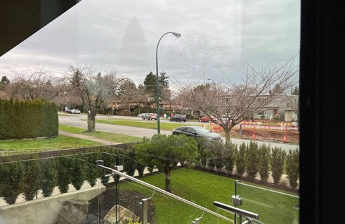 Arbutus Ridge Apartment | Designer 2 Bdr Garden Suite (Arbutus/Kits/UBC)