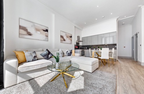 Holland Park Apartment | Designer 2BR Luxe in Kensington by Harrods for 6