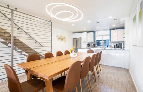 Mann House | Designer 4B3B w Theater & Rooftop close to CapHill