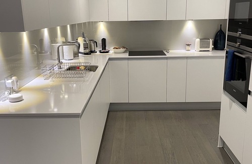 St. Pancras and Somers Town Apartment | Designer apartment ideal for remote working in Central London