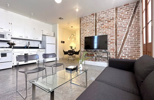 Faubourg Marigny Bed & Breakfast | DESIGNER ART LOFT NEAR FRENCH QUARTER & FRENCHMEN-AWESOME LOCATION!