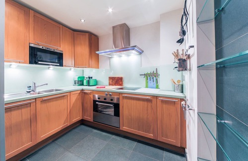 Whitechapel Apartment | Designer City Center Apartment in Old Brewery