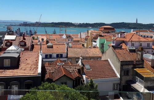 Lisbon Old Town Apartment | Designer Flats in Lapa - Varanda dos Golfinhos