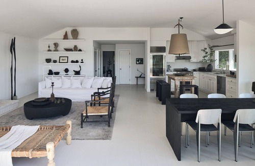 Town of East Hampton House | Designer Waterfront Cottage on Gerard Dr