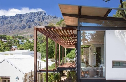 Cape Town City Centre Apartment | Designers Studio Apartment with Stunning Views on Cape Town