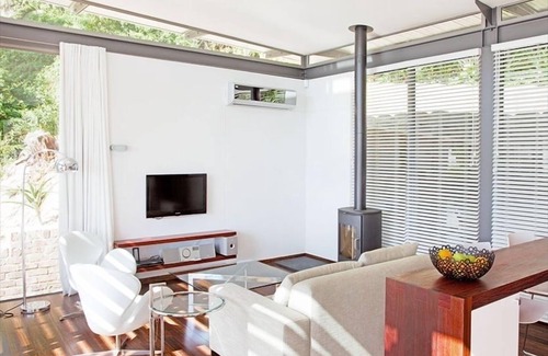 Cape Town City Centre Apartment | Designers Studio Apartment with Stunning Views on Cape Town