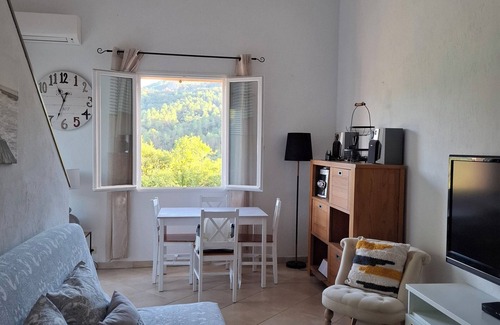 Les Adrets-de-l'Esterel Apartment | Detached apartment between sea and mountains, not overlooked, view of the esterel