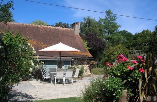 Thorigne-en-Charnie Cottage | Detached 16th Century, Centrally Heated Cottage with Private Pool