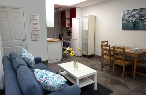 James Bay Cottage | Detached 1BD Cottage Near it All - Pet Friendly