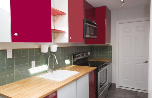 James Bay Cottage | Detached 1BD Cottage Near it All - Pet Friendly